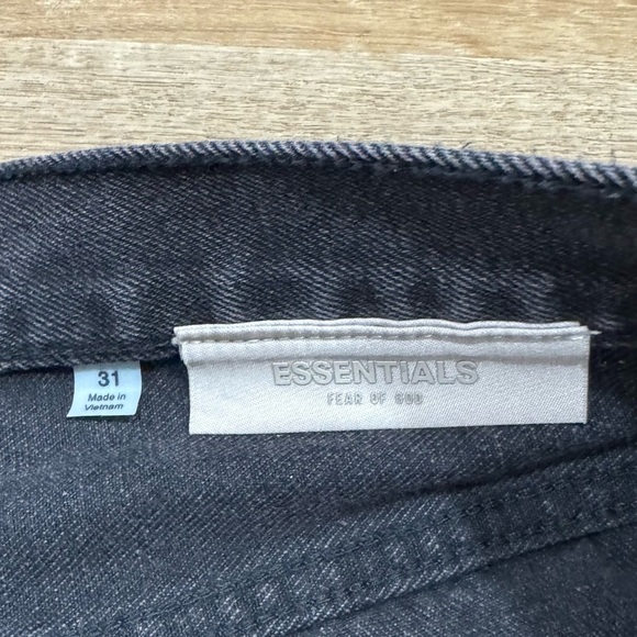Men's FEAR OF GOD ESSENTIALS - Straight-Leg Jeans - Black Size 31 - Picture 7 of 8